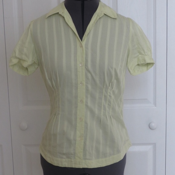 🔴CLEARANCE🔴 Size XS Banana Republic Light Green Button Up - Picture 1 of 2